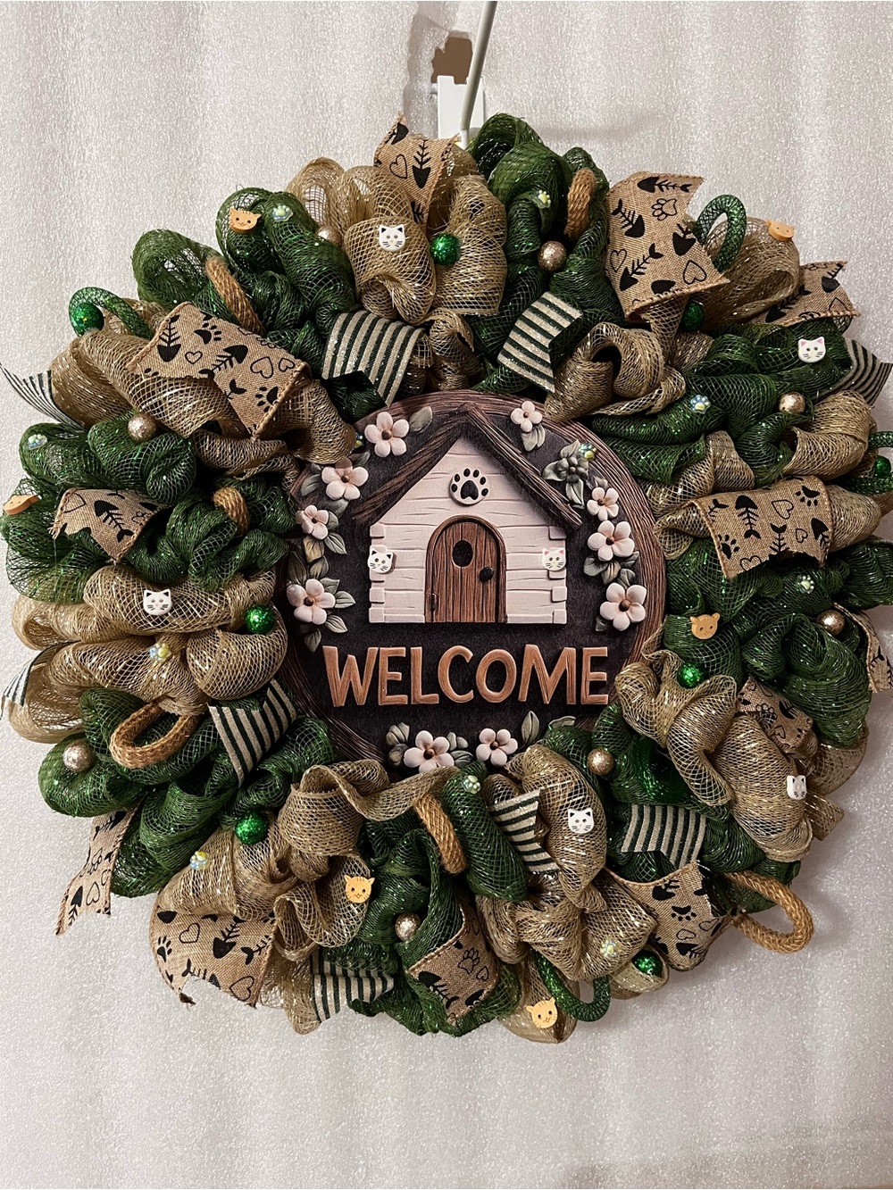 Welcome Pet House Holiday Wreath - Green & Tan